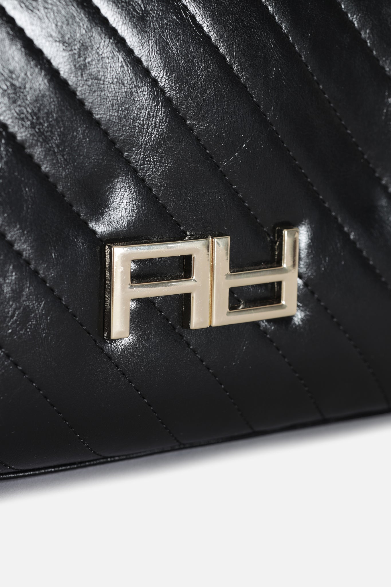 Borsa a mano trapuntata