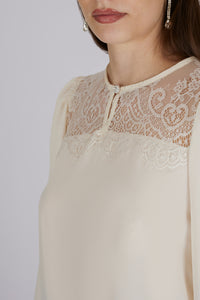 Blusa carré in pizzo