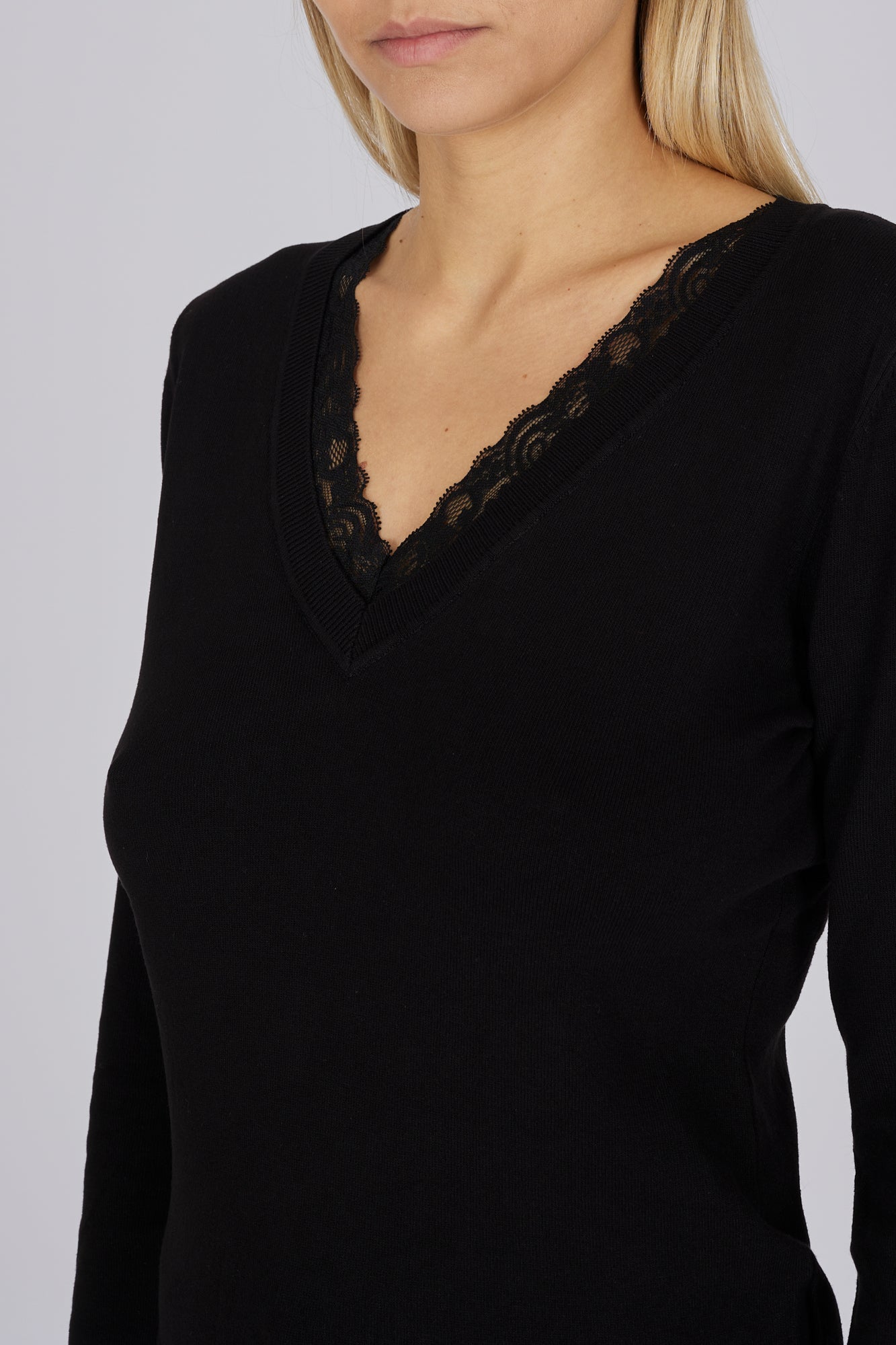 MAGLIA SCOLLO A V PIZZO