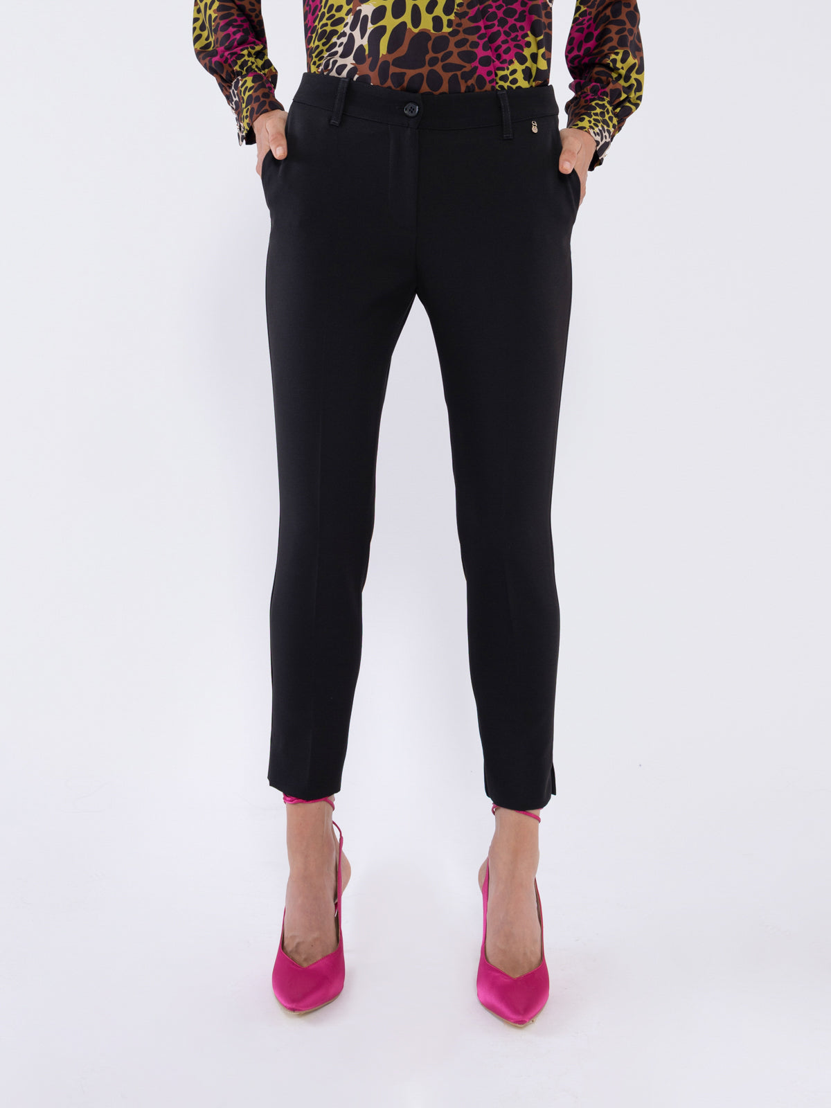 Pantalone skinny con spacchetti