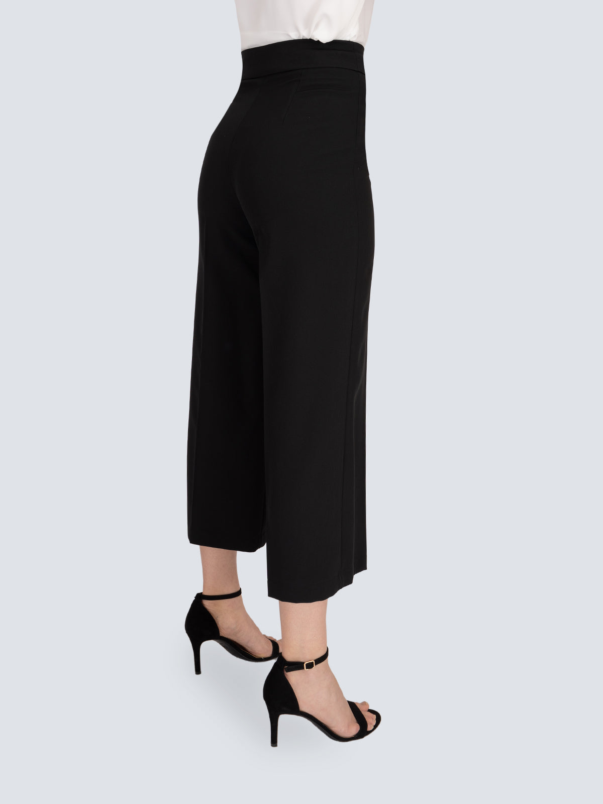 Pantalone a zampa corto